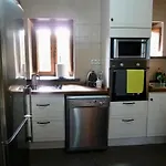 Casita Feliz Entre Montanas Y Cerca Del Mar Trabada