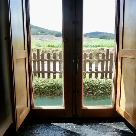 Casita Feliz Entre Montanas Y Cerca Del Mar Trabada