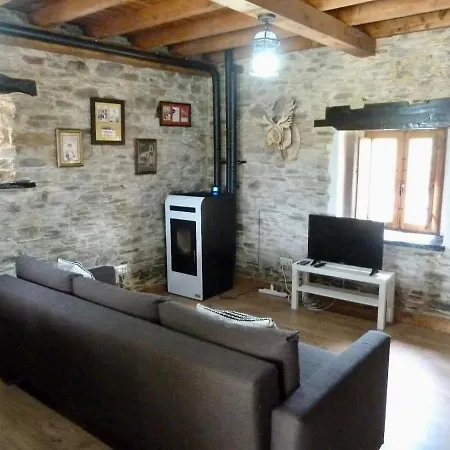 Casita Feliz Entre Montanas Y Cerca Del Mar Trabada